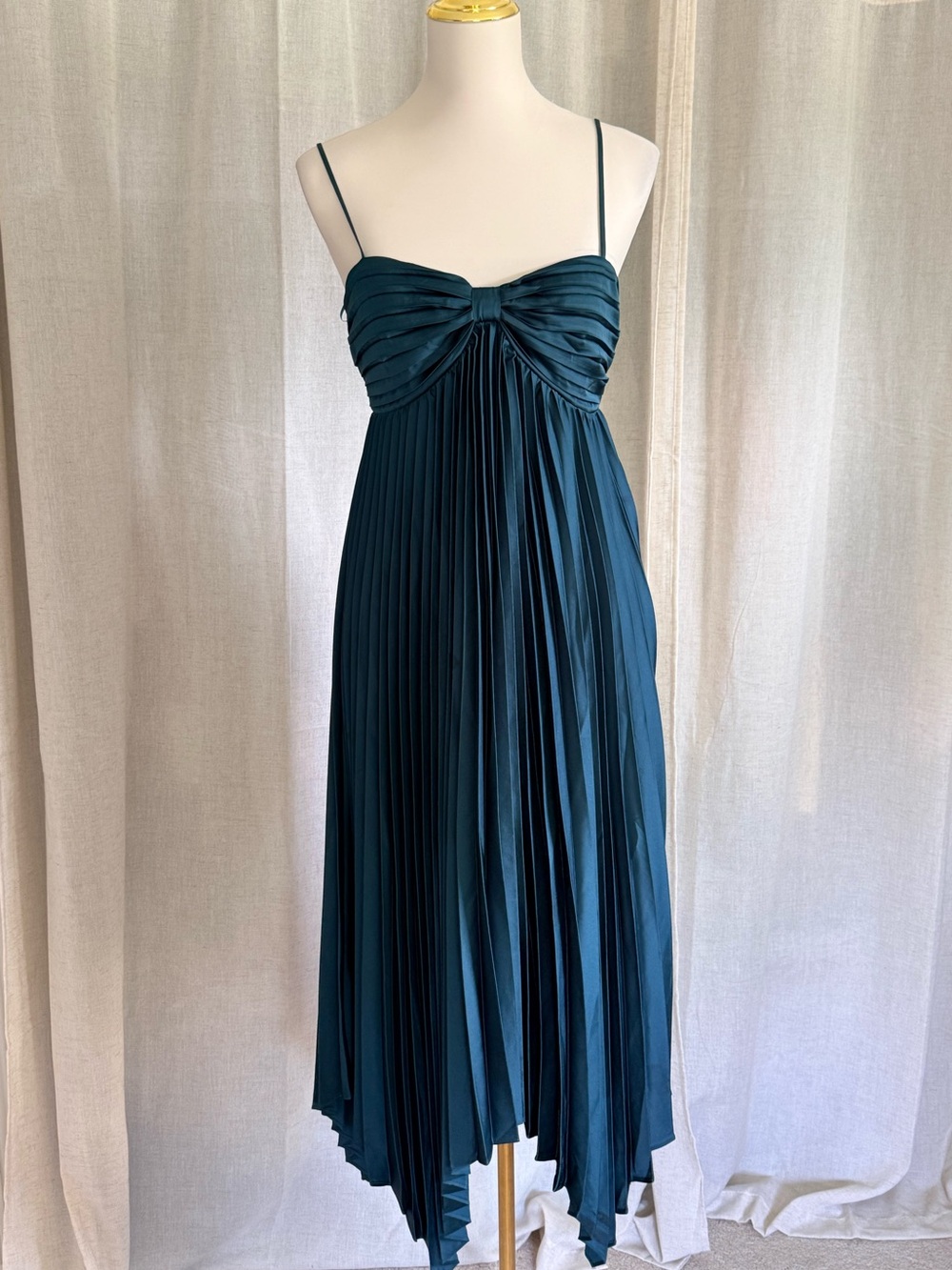 Petal & Pup Emerald Pleated Midi Dress Size 6 NWOT Satin Handkerchief Hem